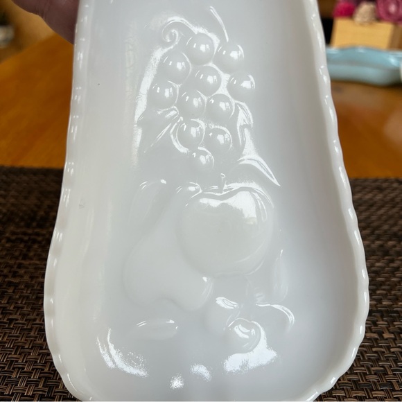 Vintage Pear Shape Milk Glass Dish - Picture 6 of 6